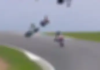 Video Ngeri Jatuhnya Adik Valentino Rossi  Luca Marini di FP 2 Moto2 Prancis 2020, 