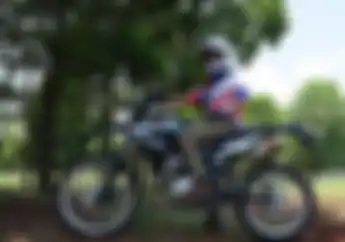 Mantap Jiwa! Begini Cerita Ibu Muda yang Jatuh Hati Pada Yamaha WR 155