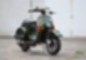 Vespa Exclusive 2 Menolak Pelan, Tampang Racing Banyak Part Hedon