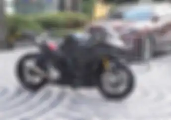Makin Garang! Yamaha R25 Kebanjiran Part Hedon Ala Moge, Ini Rahasianya