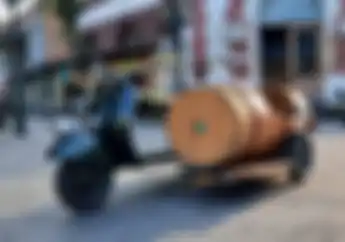 Modifikasi Vespa Klasik Pakai Sespan, Cocok Buat Foto-foto di Kota Lama Semarang