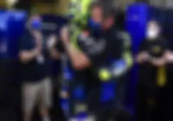 Sedih, Video Suasana Perpisahan Valentino Rossi dengan Tim Pabrikan Yamaha Setelah MotoGP Portugal 2020