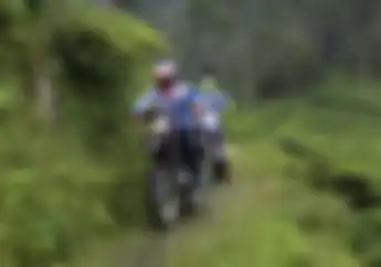 Wuih, Wawan Tembong dan Akbar Taufan Ajarin Bikers Kendalikan Yamaha WR 155R