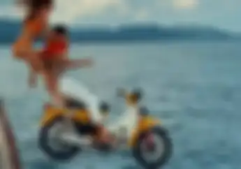 Panas, Tokoh Bali Komentari Serius Bule Yang Ceburin Honda C70 ke Laut