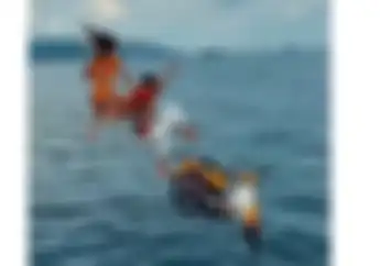 Viral Bule Nyeburin Motor ke Laut Bikin Bikers Honda C70 Bali Geram