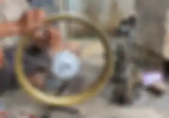 Cara Setel Pelek Jari-Jari Motor Ternyata Pakai Alat Sederhana Ini,  Dijamin Peyang Hilang