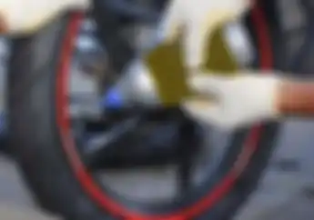 Dianggap Bahaya Ban Depan Motor Jangan Diisi Cairan Antibocor Begini Alasannya