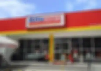 Tukang Parkir Minimarket Tolak Dibayar Uang Koin, Pihak Alfamart Dibuat Gak Berdaya