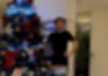 Ucapan Natal dari Valentino Rossi, Pose Bareng Rossano dan Pohon Natal