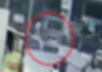 Video Detik-detik Senggolan Mobil yang Berujung Pemotor Tewas di Pasar Minggu