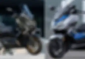 Adu Spek Yamaha XMAX Versi Kecil VS Honda Forza Versi Kecil, Lebih Canggih Mana?