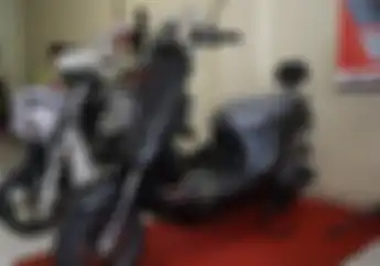 Harga Motor Listrik Selis E-Max Versi Dua Baterai, Biaya Cas Rp 5 Ribuan Segini Jarak Tempuhnya
