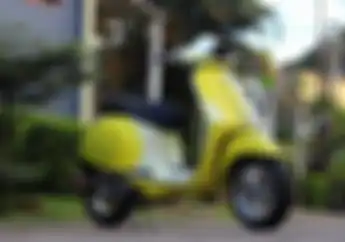 Modifikasi Motor Vespa Sprint 150, Tampil Manis Pakai Warna Two Tone