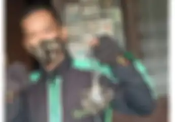Kenalin Nih Bro, Driver Ojol Penyapu Ranjau Paku Jalanan Jakarta