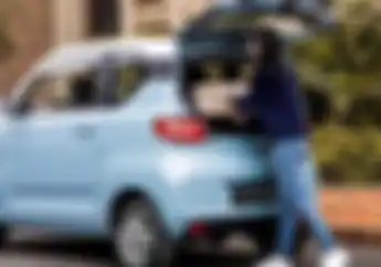 Jalan-jalan Makin Seru Muat 4 Orang Desainnya Lucu, Harganya Setara 2 Unit Motor Matic