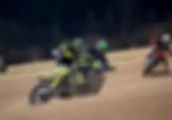Gak Peduli Dingin, Valentino Rossi Bareng Muridnya Latihan Gas Terus