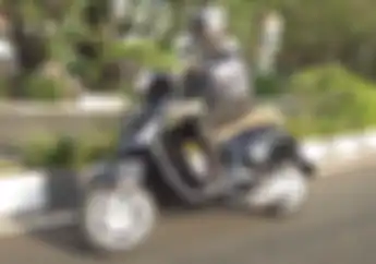 Punya Vespa Matic Harus Tahu Waktunya Ganti Oli Mesin, Nih Patokannya