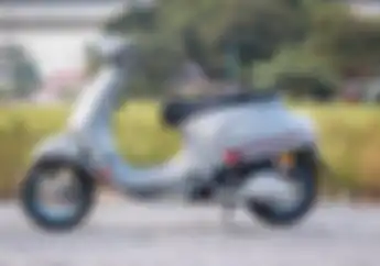 Caplok Warna Bodi Kalem, Modifikasi Motor Vespa Sprint Makin Hedon