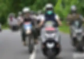 Hobi Turing Naik Motor, Bupati Pamekasan Terharu Saat Wakilnya Diberhentikan Tugas