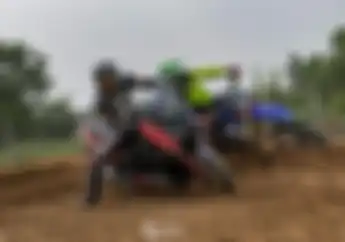 Gokil!, Yamaha XMAX Ini Sengaja Digeber di Lintasan Balap Tanah!
