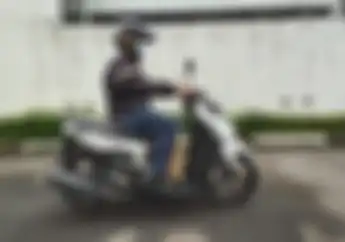Simak Yuk Brother, Tips Tetap Aman Bawa Barang Bawaan di Motor