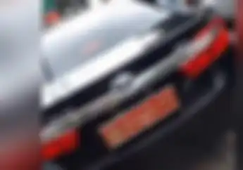 Heboh Wanita Pamer Mobil Dinas Suaminya, Ternyata Pelat Nomor Palsu