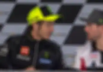 Rossi Pengin Ngomong Sama Crutchlow Di Sirkuit MotoGP Qatar, Ada Apa?