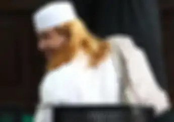 Habib Bahar Cium Kaki Ibu di Depan Mobil Alphard Setelah Dicek Bikin Kaget Nama Pemiliknya Bukan Orang