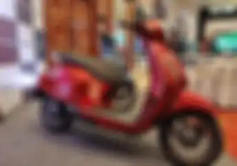 Skuter Listrik Pesaing Vespa Ini Punya Harga Baru di Bawah Yamaha NMAX