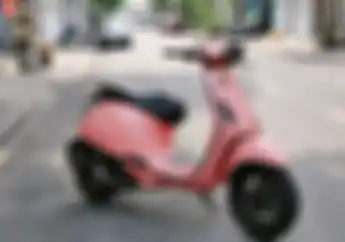 Modifikasi Vespa Sprint, Warna Bodi Feminin, Aksesoris Maskulin