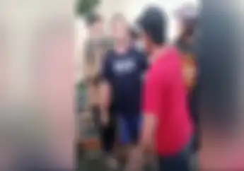 Viral Video Debt Collector Main Tarik Motor, Langsung Dikeroyok Warga