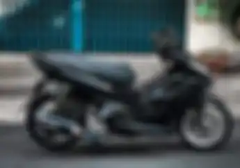 Honda Air Blade 125 Kena Modifikasi, Bodi Dilebur Hitam, Aksesoris Melimpah