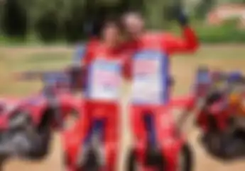 Kocak Marc Marquez Ajari YouTuber Cara Wheelie Motor, Malah Dibully
