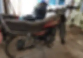 Kolektor Langsung Melongo Lihat Yamaha RX King Berdebu di Parkiran, Dilelang Murah Meriah