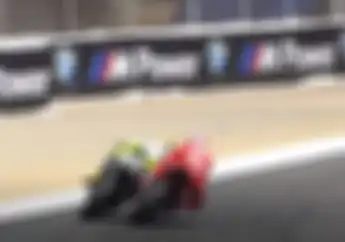 Tonton Lagi Duel Sengit Valentino Rossi Lawan Casey Stoner di Laguna Seca, Berakhir Nyungsep di Gravel