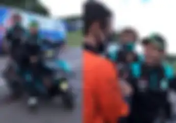 Naik Yamaha Aerox, Valentino Rossi Cerita Ke Dani Pedrosa Mau Balapan 10 Tahun Lagi
