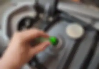 Fakta Ilmiah Efek Minyak Kayu Putih Dicampur ke Bensin, Bukan Cuma untuk Menangkal Covid-19