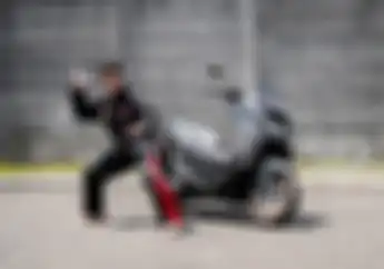 Artis Iko Uwais Bangga Rara Pawang Hujan di MotoGP Indonesia 2022 Dikenal Dunia