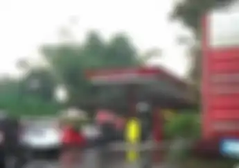 Sudah Antre Panjang, Bangunan Mirip SPBU Ternyata Bukan Jualan Bensin