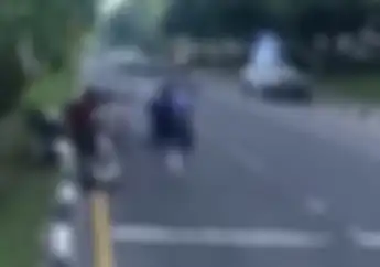 Viral Video Detik-detik Motor Kebut-kebutan Makan Korban, Bodi Motor Hancur Berantakan