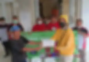 Klub Motor Suzuki Motorcycle Club Bekasi Raya Gelar Baksos Mewarnai Masjid