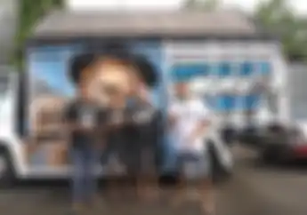Fotonya Dipajang di Bak Truk, Nikita Mirzani Malah Kasih Uang Segepok