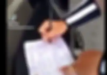 Kocak, Video Ibu-ibu Gak Terima Ditilang Malah Nasihati Polisi yang Menilangnya