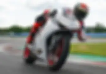 Gak Ada Ampun, Ducati Balapan Pakai Mesin 955 cc Lawan Motor 600 cc