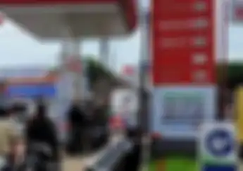 Waduh, Pemotor Beli Bensin Di SPBU Harus Tunjukkan Sertifikat Vaksin