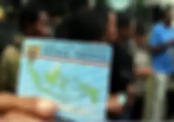 Senangnya 4 Bantuan Pemerintah Dibagikan Bulan Ini, Siapin KTP dan HP Nih Cara Ceknya