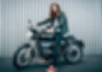 Mirip Yamaha RX-King Tapi Anti Minum Bensin, Motor Listrik Ini Harganya Selangit