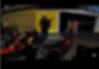 Viral Video Power Of Emak-Emak Berdaster Ngamuk Bawa Sapu Usir Pemotor
