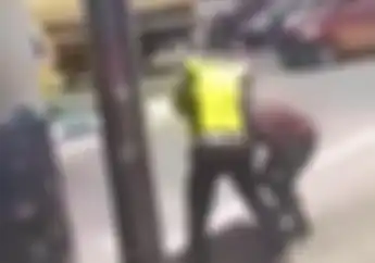 Bikin Geger, Video Oknum Polisi Kejam Pukuli Pemotor Sampai Terkapar