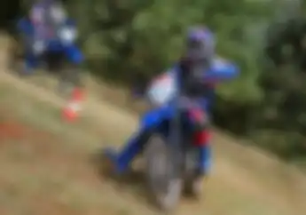 Bisa Tidur Nyenyak, Begini Alasan Motor Trail Gak Pakai Pelek Racing